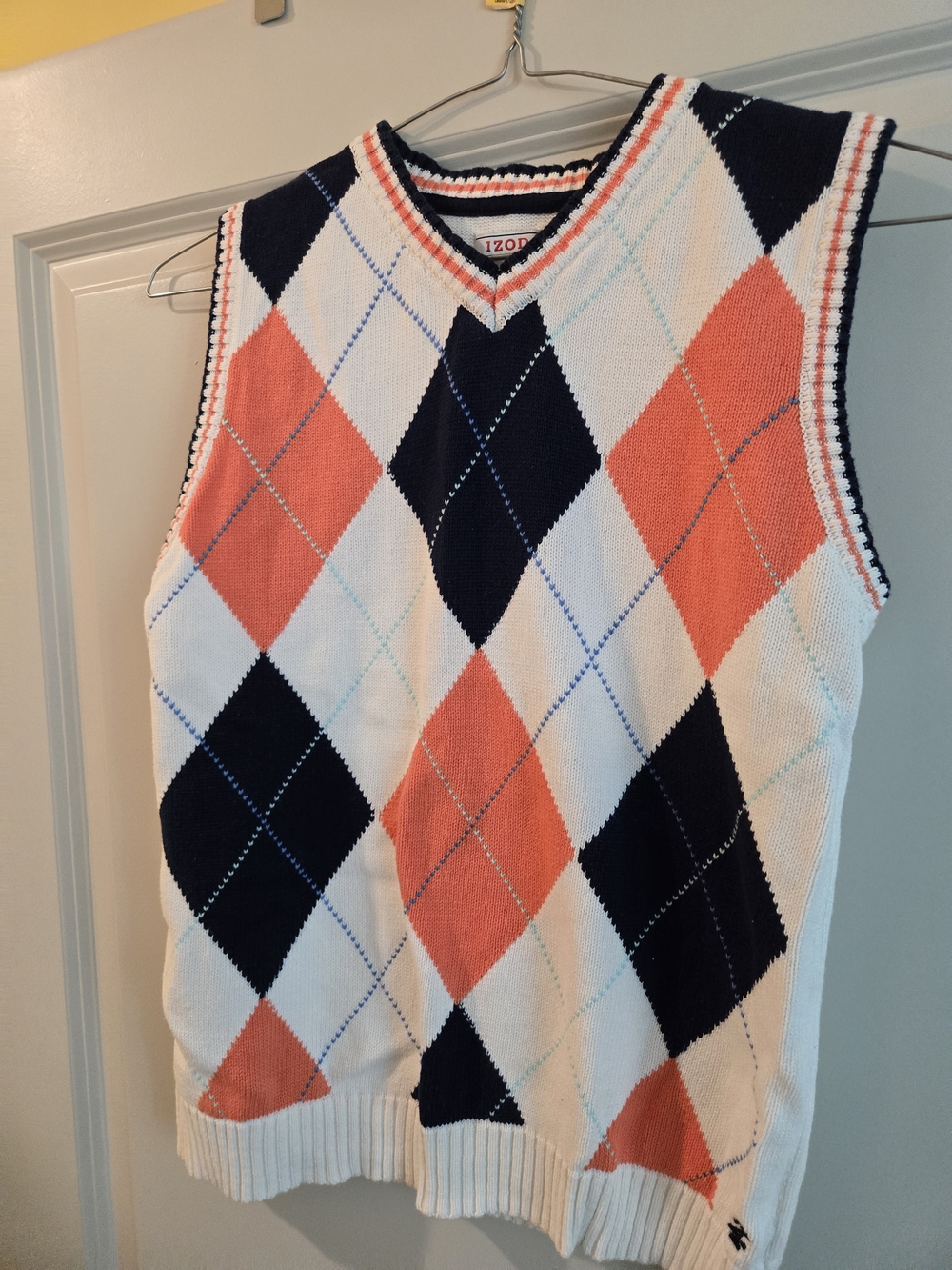 Izod White V‑Neck Argyle Sweater Vest with Navy & Coral Diamonds